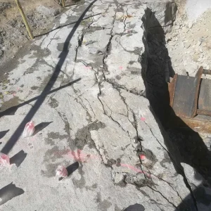Klöpp í grunni klofin með Dynacem sprengisteypu